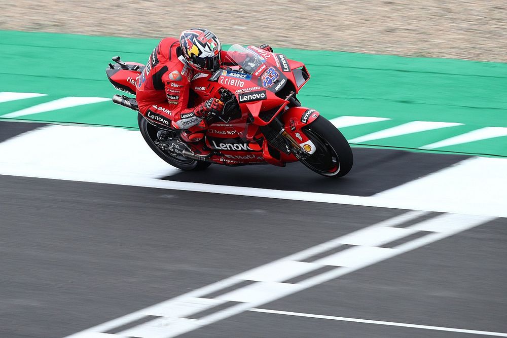MotoGP, Silverstone, Libere 3: Miller rilancia la Ducati, Rossi 7°