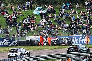 Shedden and Edwards disagree on Thruxton BTCC crash blame 