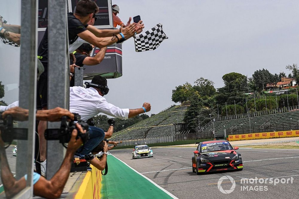 TCR Italy, Ceccon: "A Imola ci siamo confermati al vertice"