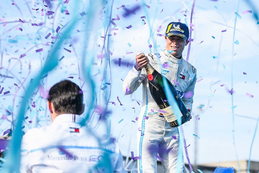 De Vries wereldkampioen Formule E: "Heb er geen woorden voor"