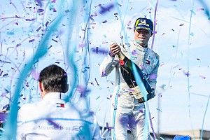 De Vries wereldkampioen Formule E: "Heb er geen woorden voor"