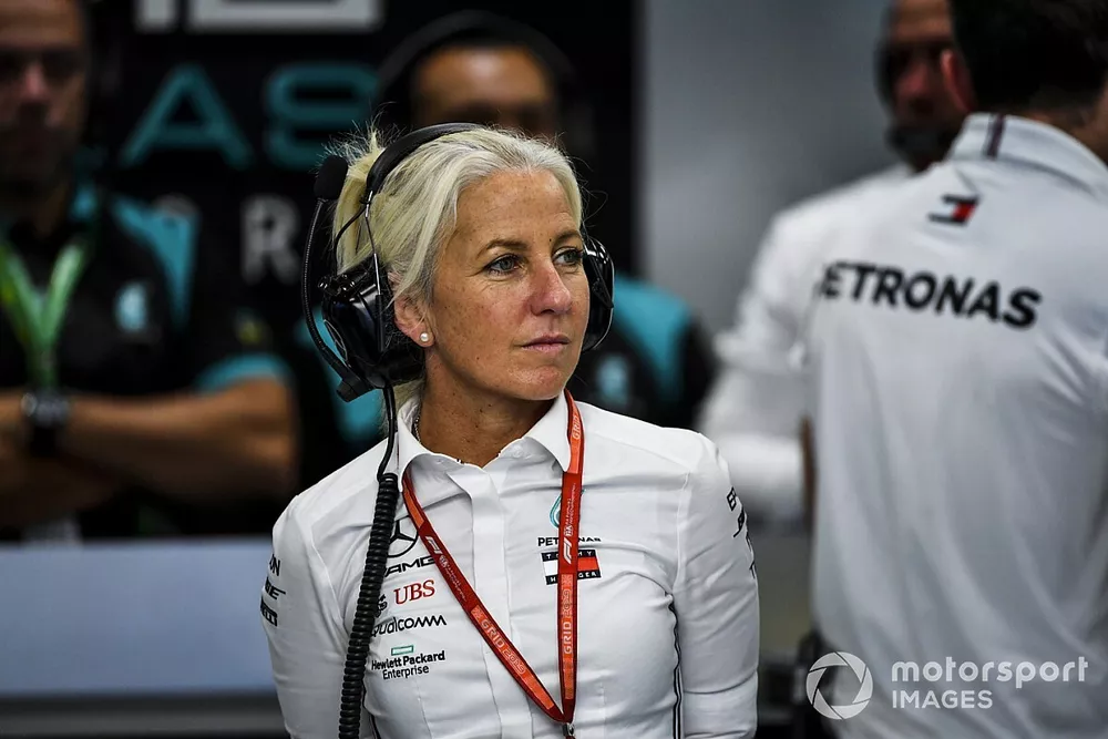 Angela Cullen, Physio de Lewis Hamilton 