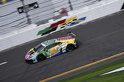 Calderón sobrepasa dificultades en primer turno en Daytona