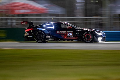 24h di Daytona, 13a Ora: tripletta Cadillac, BMW da applausi