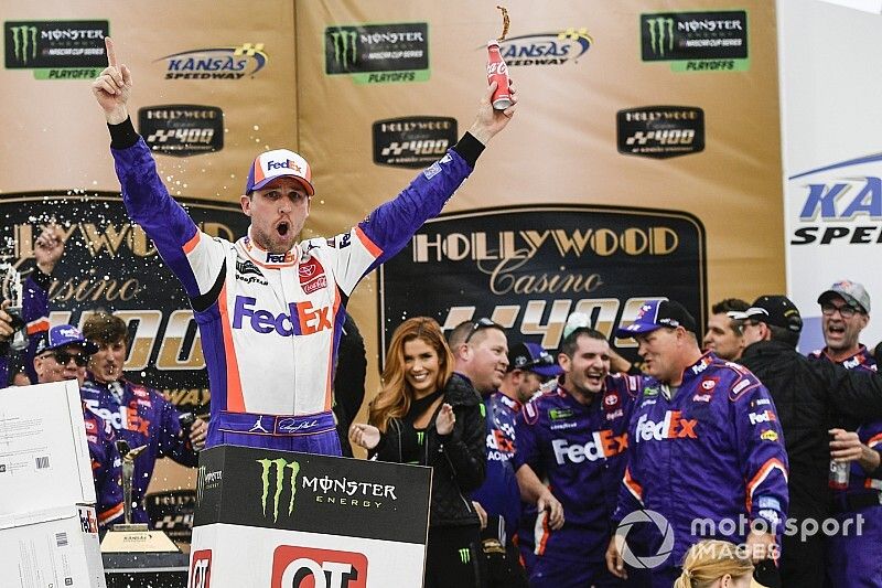 Após duas prorrogações, Hamlin vence no Kansas e Elliott avança
