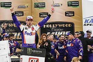 Após duas prorrogações, Hamlin vence no Kansas e Elliott avança