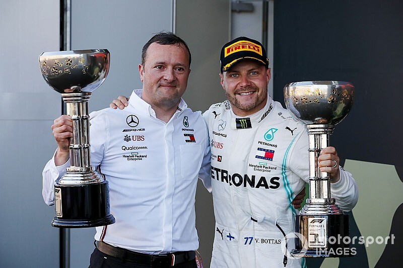 Mercedes vence sexto título consecutivo e iguala dinastia da Ferrari