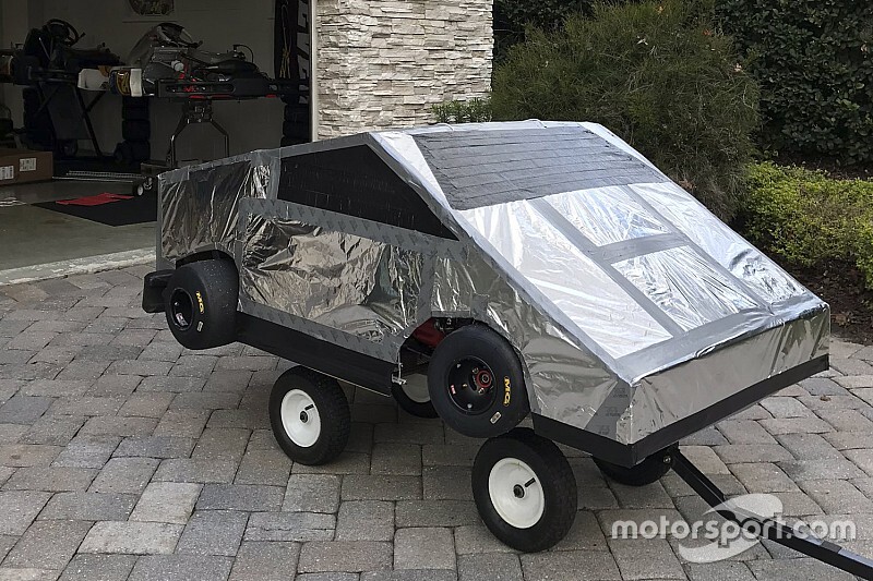 VIDEO: Piloto hace mofa del Cybertruck y crea el Cyberkart