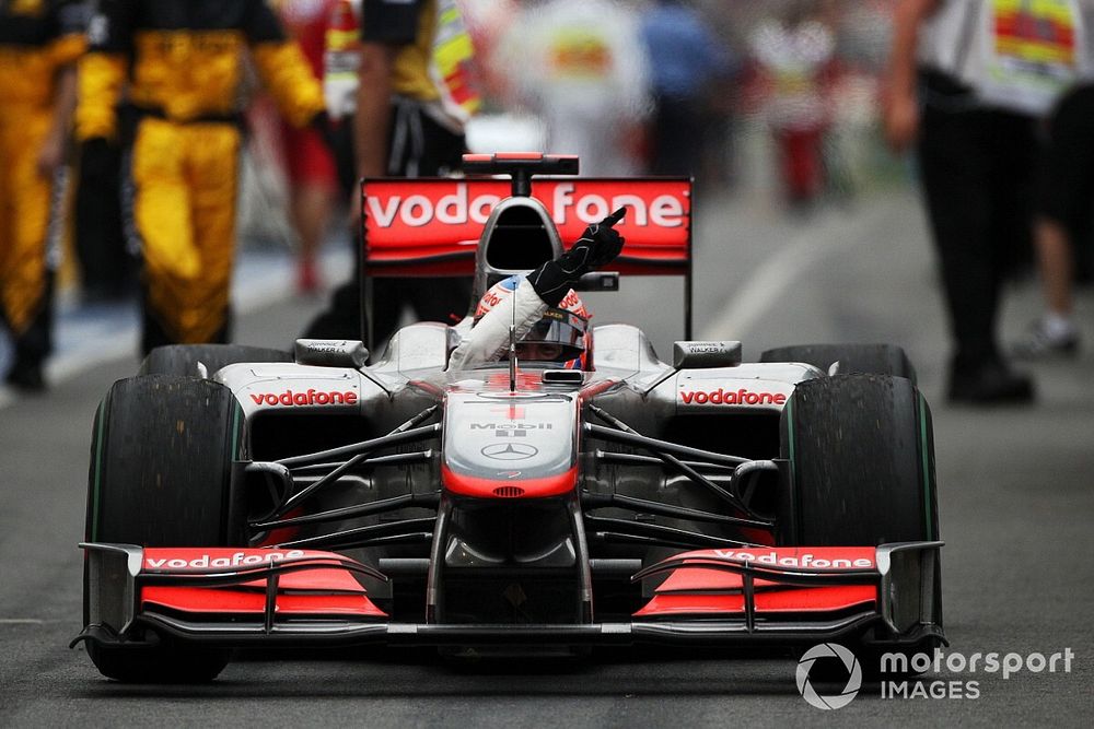 Race winner Jenson Button, McLaren MP4/25