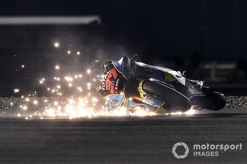Зрелищные аварии на практике Moto2 в Катаре: фото и видео