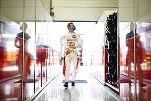 Mazepint nem érdekli az eső, Schumacher Q2-be akar jutni