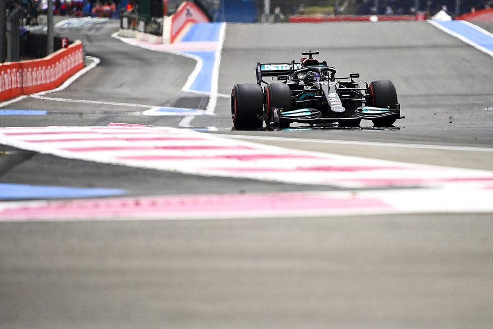 Hamilton prijst Red Bull: "Ze zijn verder naar voren gekomen dan wij"