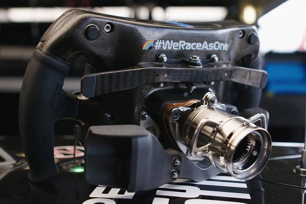 ¿Qué es el botón mágico de Mercedes y qué hace?