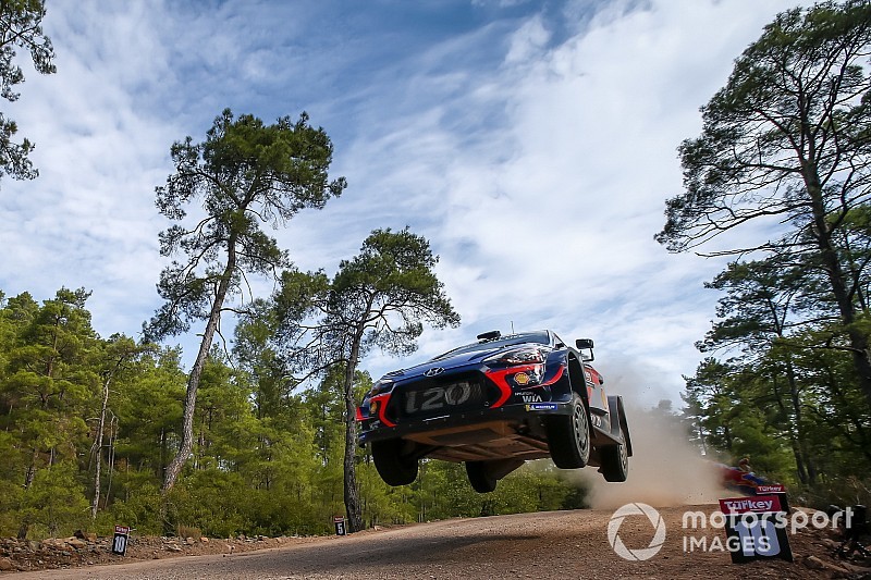 WRC Türkiye 6. etap: En hızlısı Neuville, Mikkelsen'le arayı kapattı