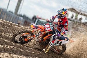 Herlings harus menepi satu bulan lagi