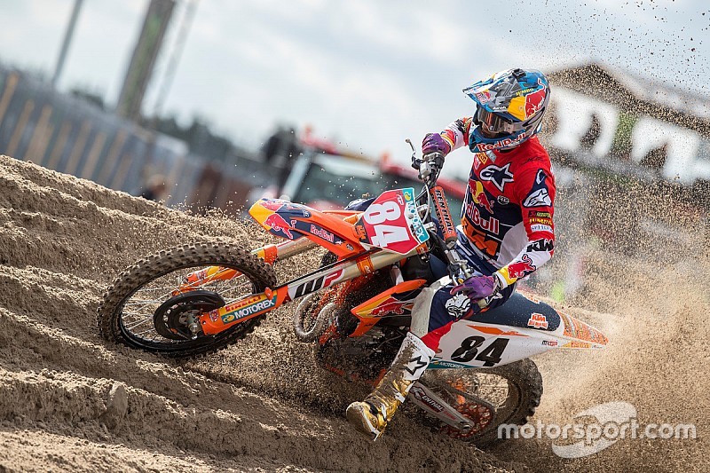Herlings harus menepi satu bulan lagi