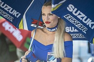 Fotogallery: le bellezze della MotoGP in Austria sfidano quelle del DTM. Chi vincerà?
