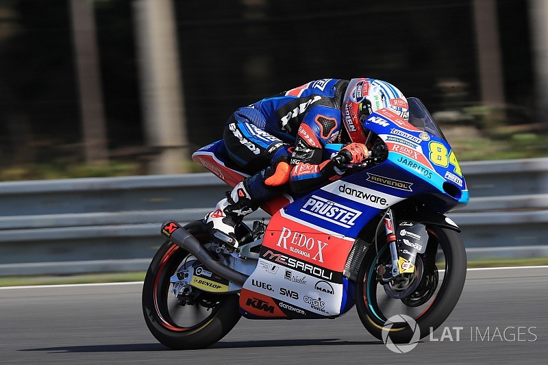 Kornfeil se lleva una pole disparatada en Moto3