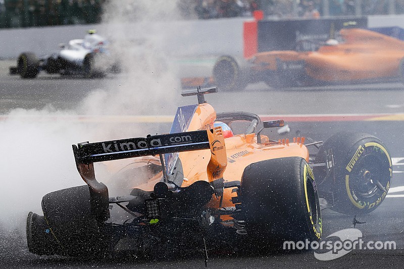 Alonso considera que Hulkenberg falló en la frenada