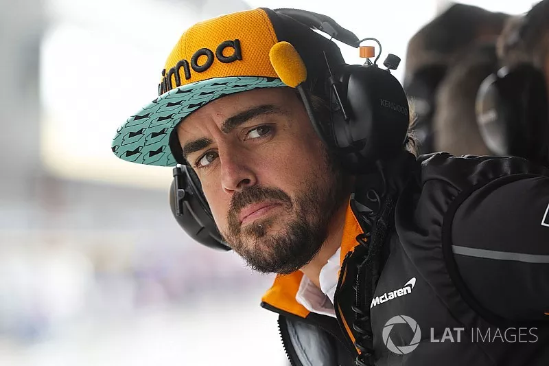 Fernando Alonso, McLaren, en los libres 1