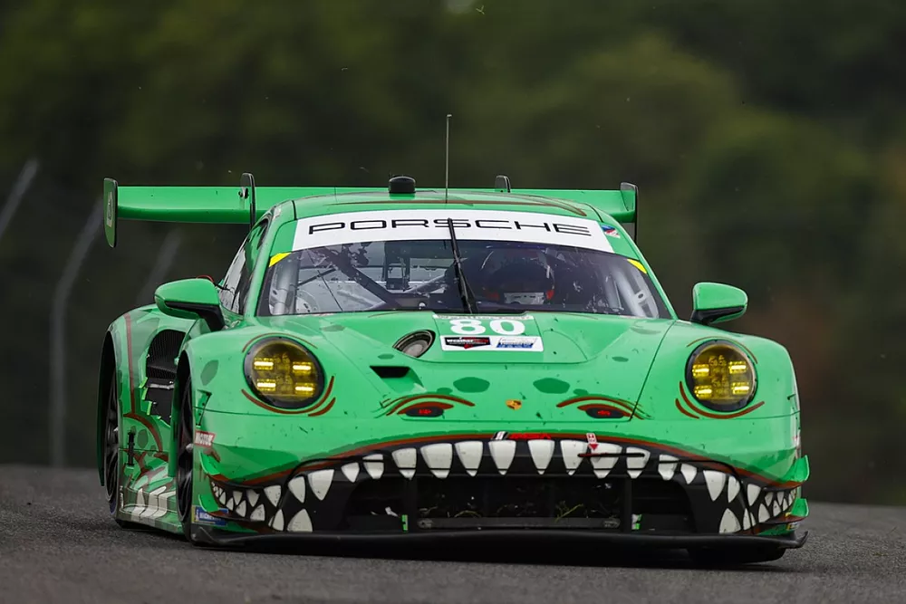 #80 AO Racing Porsche 911 GT3 R 992: PJ Hyett, Seb Priaulx