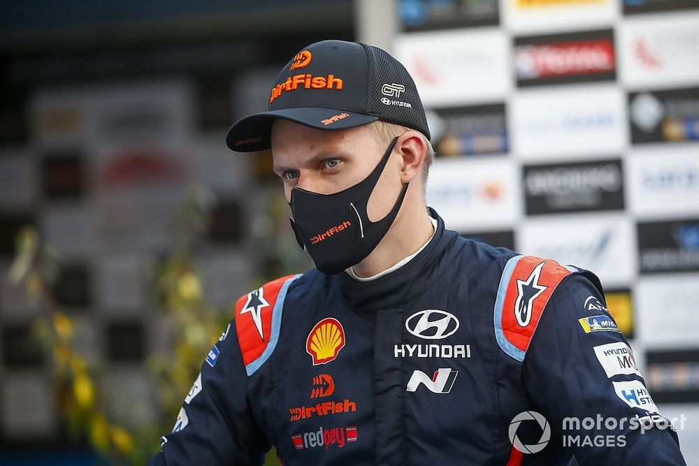 Tanak potrenuje w Belgii