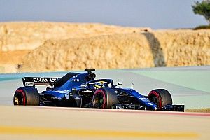 Los junior de Renault le 'calientan' la pista a Alonso