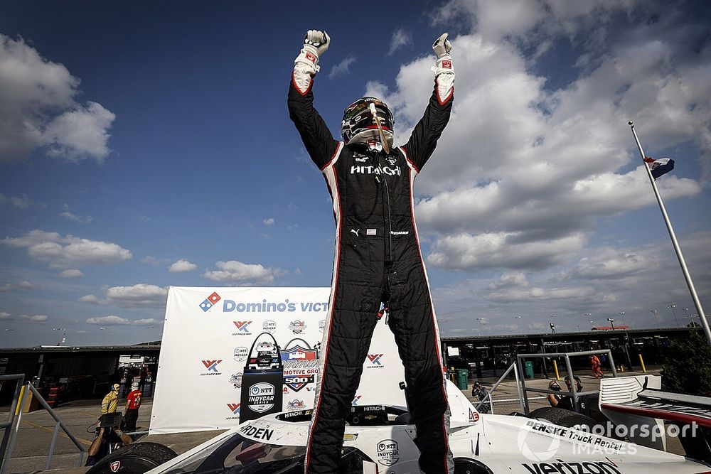 Il vincitore di Gara 2, Josef Newgarden, Team Penske Chevrolet