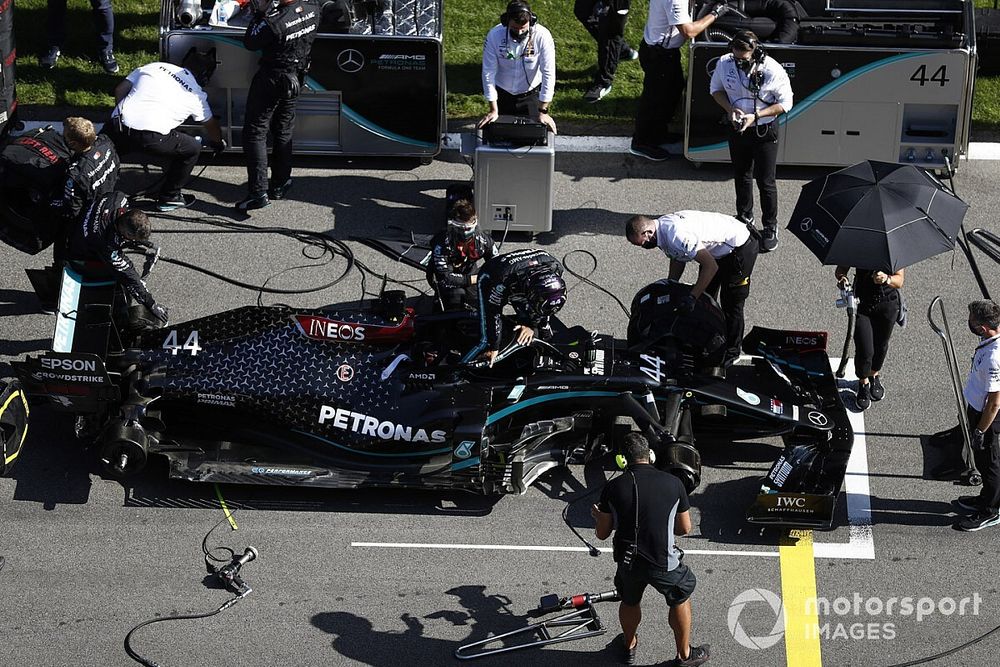 Lewis Hamilton, Mercedes F1 W11, op de grid