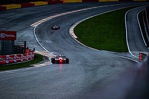 Fórmula Renault: Vidales tira de clase bajo la lluvia de Spa