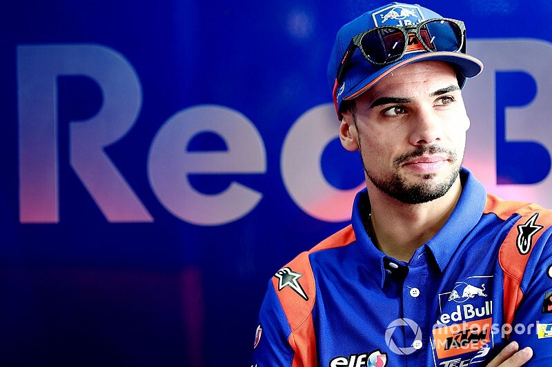 Oliveira to undergo shoulder surgery