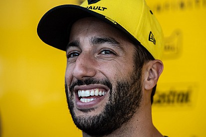 Videó: Ricciardo és az óriási szurkolója