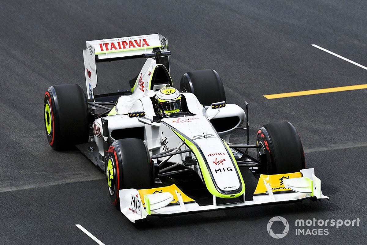 Button újra pályára gurult a világbajnok Brawn GP-vel