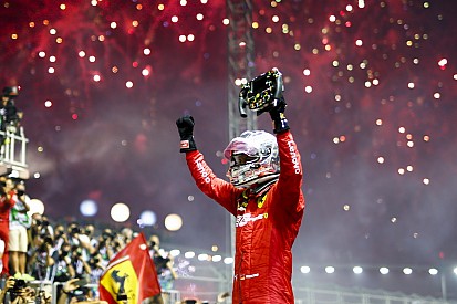Феттель выиграл в Сингапуре благодаря тактике, Ferrari завоевала дубль