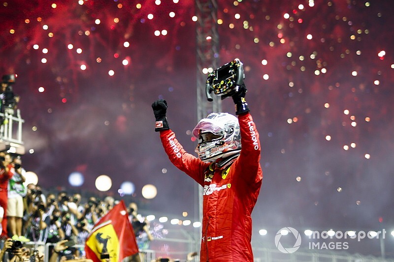 Феттель выиграл в Сингапуре благодаря тактике, Ferrari завоевала дубль