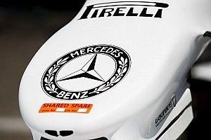 Rengeteg kép a Mercedes különleges F1-es festéséről