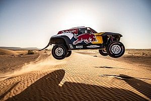 Sainz, lastrado por los pinchazos, pero con buen ritmo en Marruecos