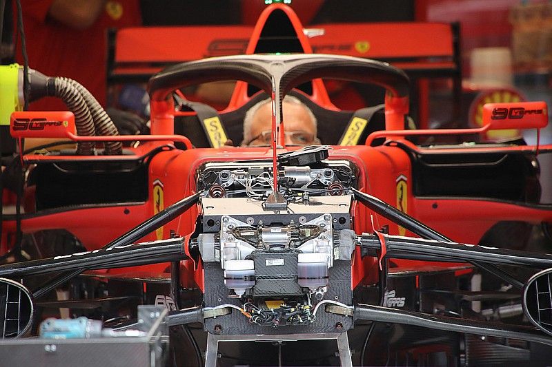 Ferrari SF90, dettaglio della sospensione anteriore