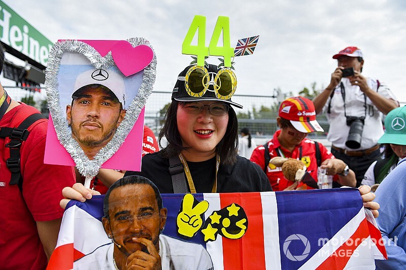 ÉLŐ F1-ES MŰSOR: Bajnok a Mercedes, újabb ziccer maradt ki a Ferrarinál