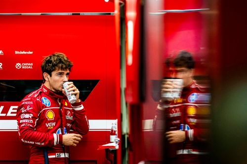 Leclerc 'decreta fim' de chances da Ferrari na F1 2025: "Estamos muito atrás"