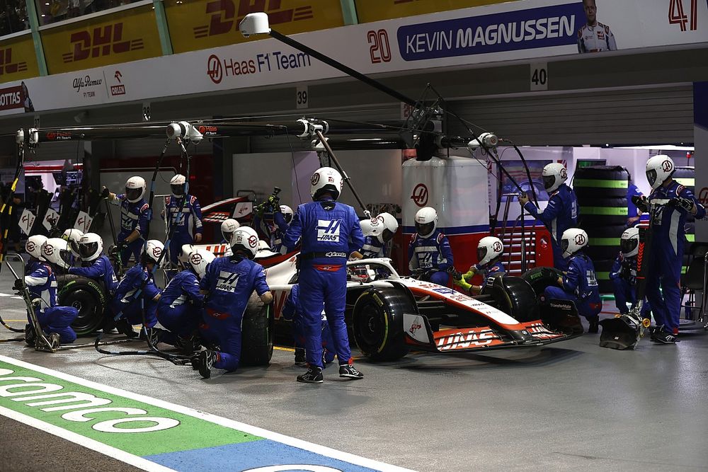 Kevin Magnussen, Haas VF-22, makes a stop