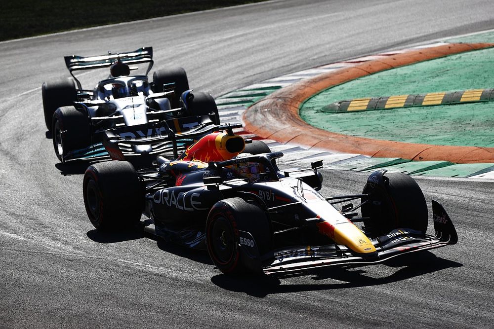 Horner: sorprendente que Mercedes aún no haya ganado en 2022