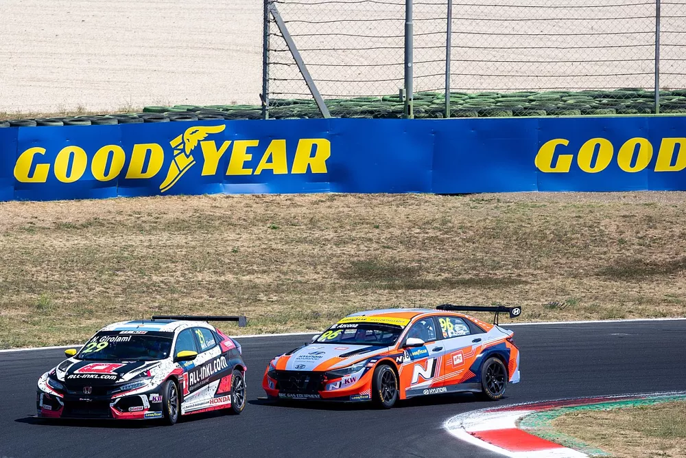Nestor Girolami, ALL-INKL.COM Munnich Motorsport, Honda Civic Type R TCR, Mikel Azcona, BRC Hyundai N Squadra Corse, Hyundai Elantra N TCR
