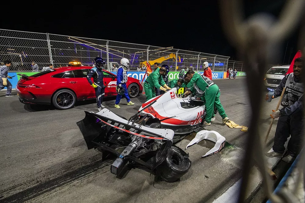 Medics and marshals attend the scene after a heavy crash for Mick Schumacher, Haas VF-22, in Q2