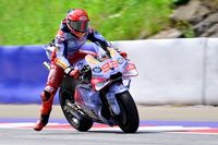 Márquez manda en el arranque del GP de Aragón y Bagnaia es último