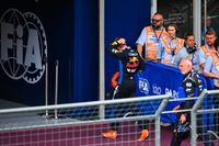 Por qué Verstappen recibió 'solo' 10 segundos ante el retiro de Norris