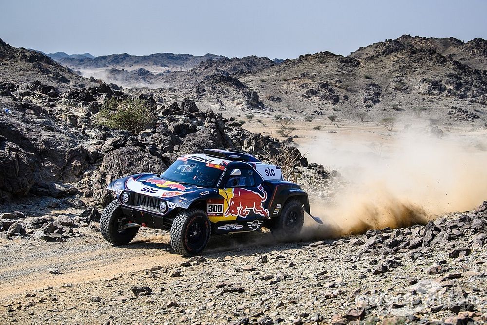 Autos, Étape 1 - Sainz en grand patron, Loeb distancé