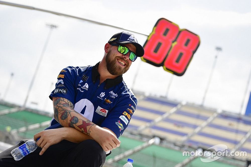 Hendrick Motorsports crew member and wife killed in car crash