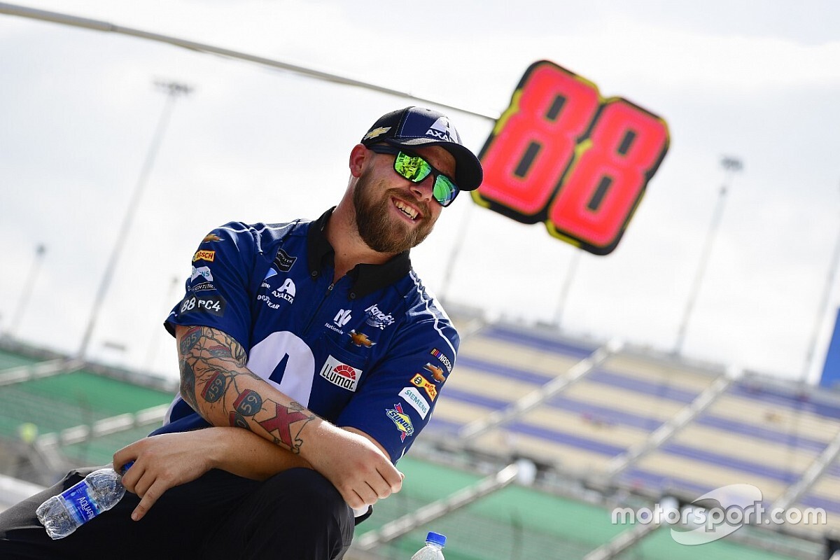 Hendrick Motorsports crew member and wife killed in car crash