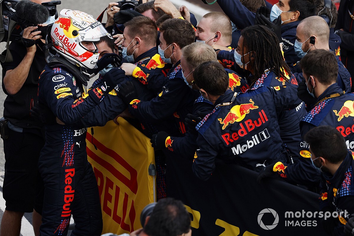 Verstappen Minta Red Bull Konsisten Tekan Mercedes